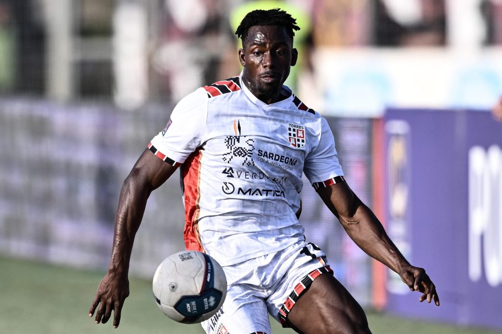 Abdoul Guiebre con la maglia della Torres