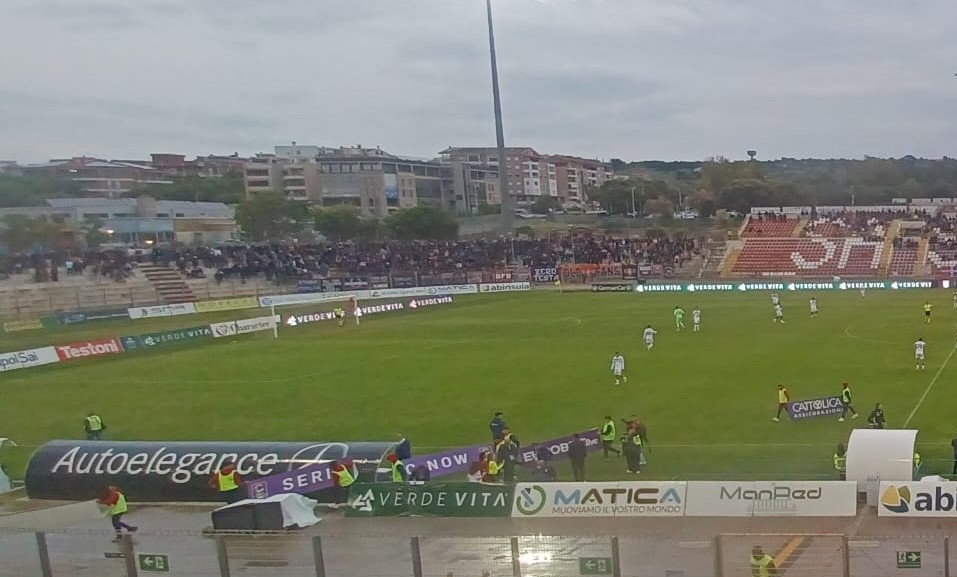 Curva Nord al calcio d'inizio di Torres-Atalanta U23