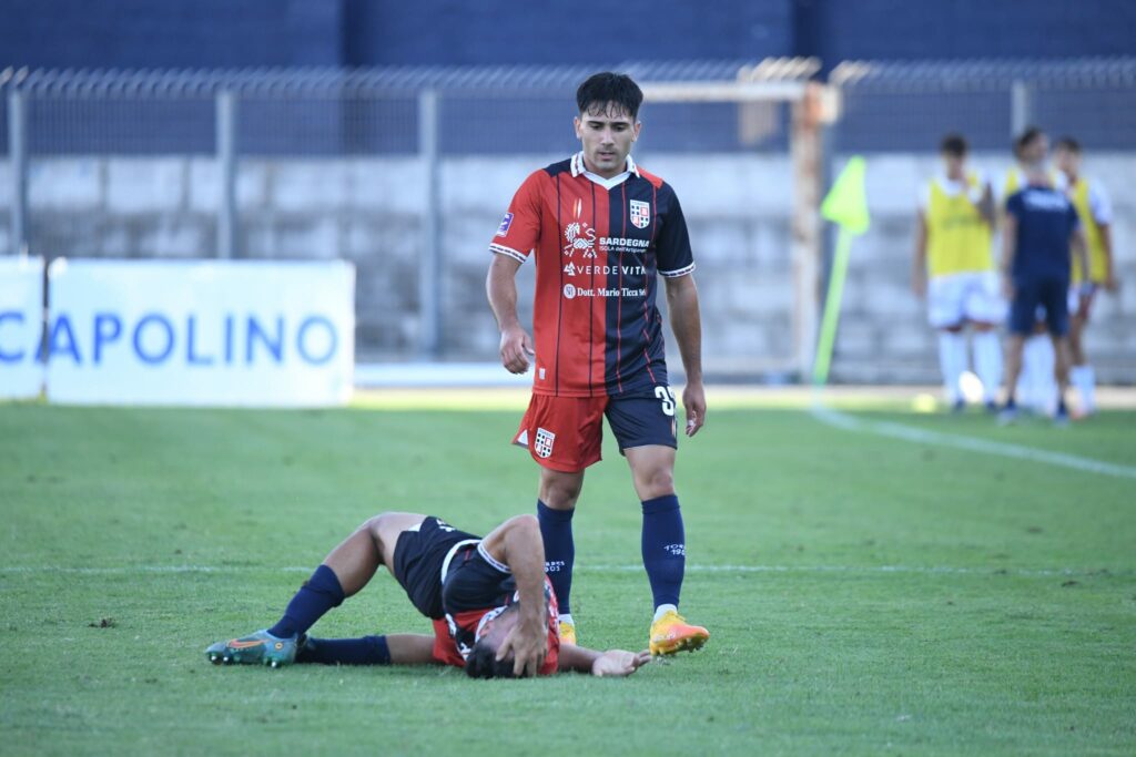 Alberto Lattanzio con la maglia rossoblù (Credits: Torres)