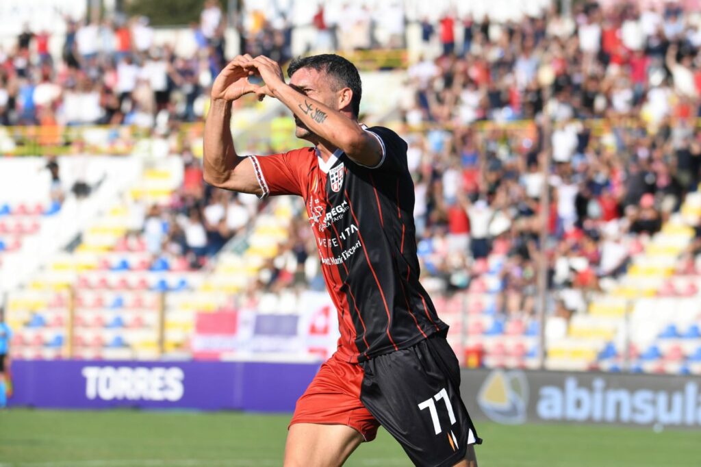 L'esultanza di Giacomo Zecca per il gol contro il Pontedera (Credits foto: Torres)