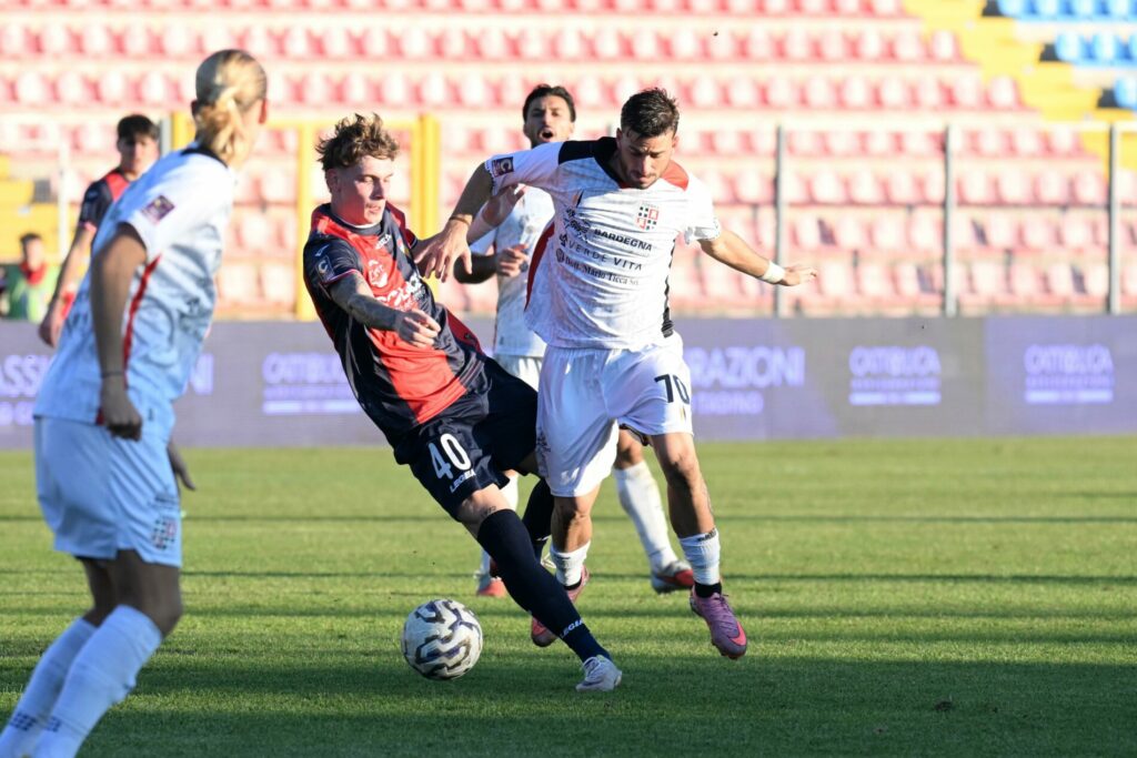 Ernesto Starita in un'azione del match fra Torres e Gubbio (Credits Ufficio Stampa Gubbio)