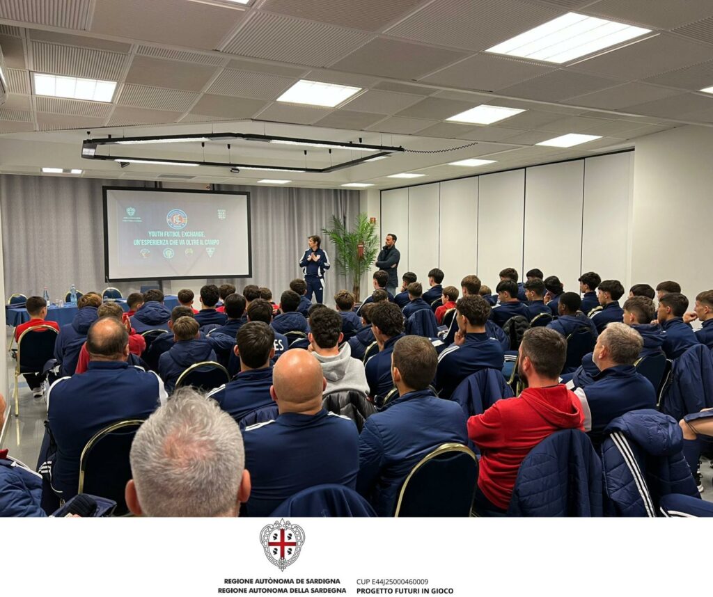 La presentazione del programma "Youth Fùtbol Exchange" (Foto credits: Torres)