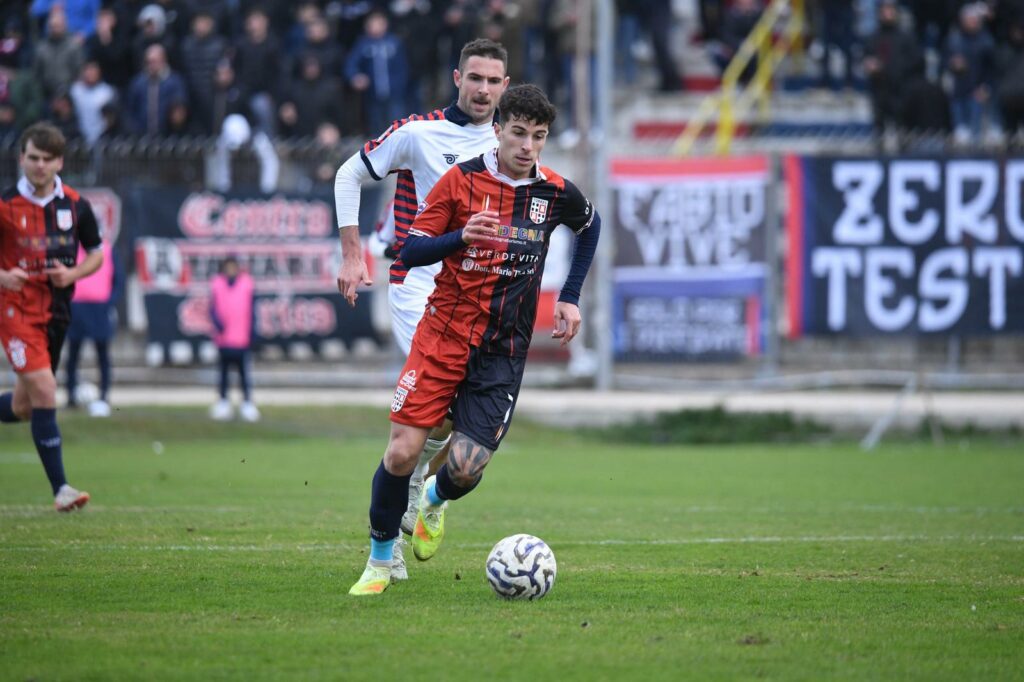 L'attaccante della Torres, Lorenzo Di Stefano (Credits: Ufficio Stampa Pianese)