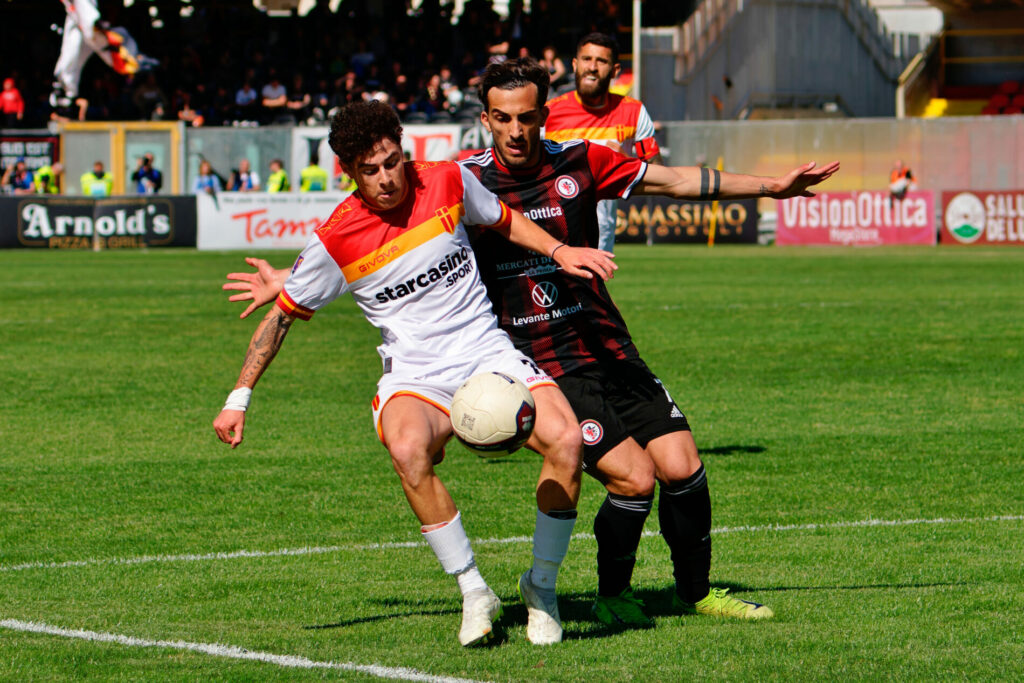 Francesco Dell'Aquila con la maglia del Messina
