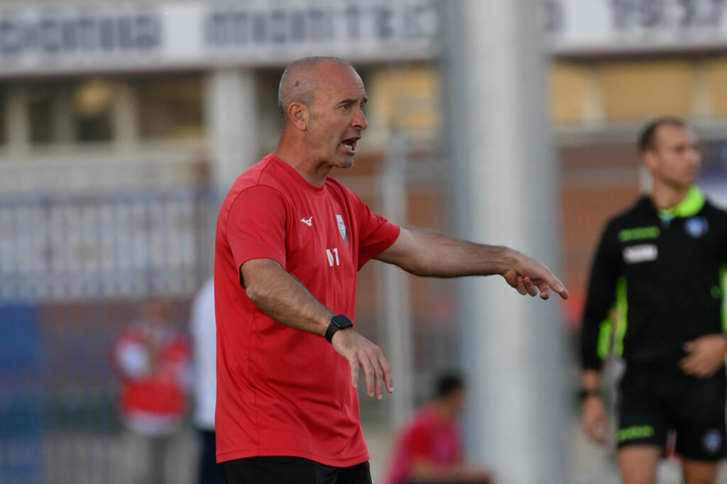 L'allenatore della Pianese, Alessandro Birindelli