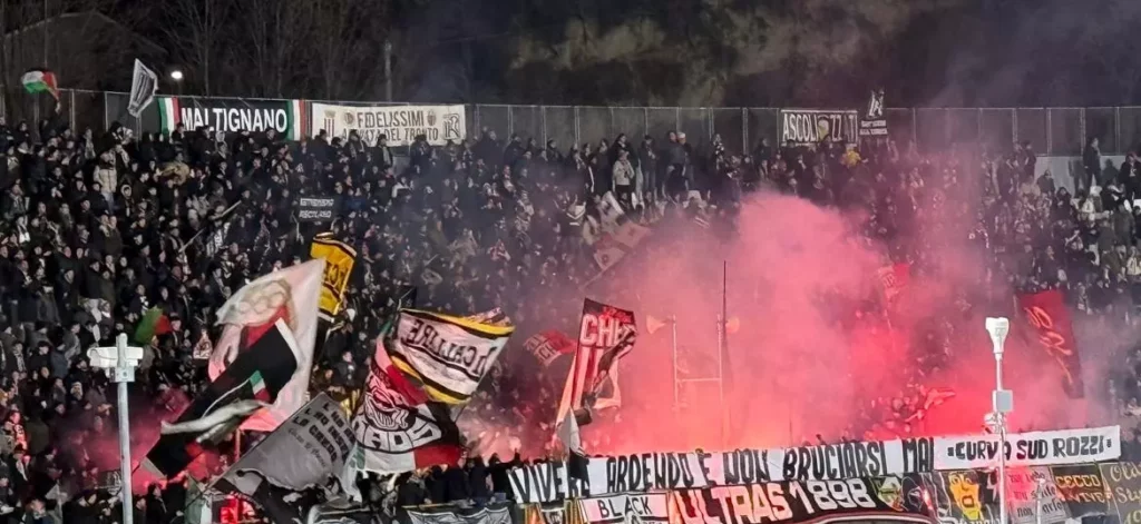 Uno scatto della Curva dell'Ascoli