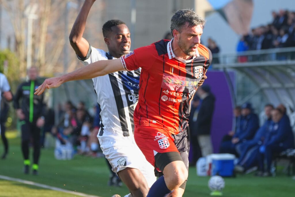 Giacomo Zecca in un'azione del match