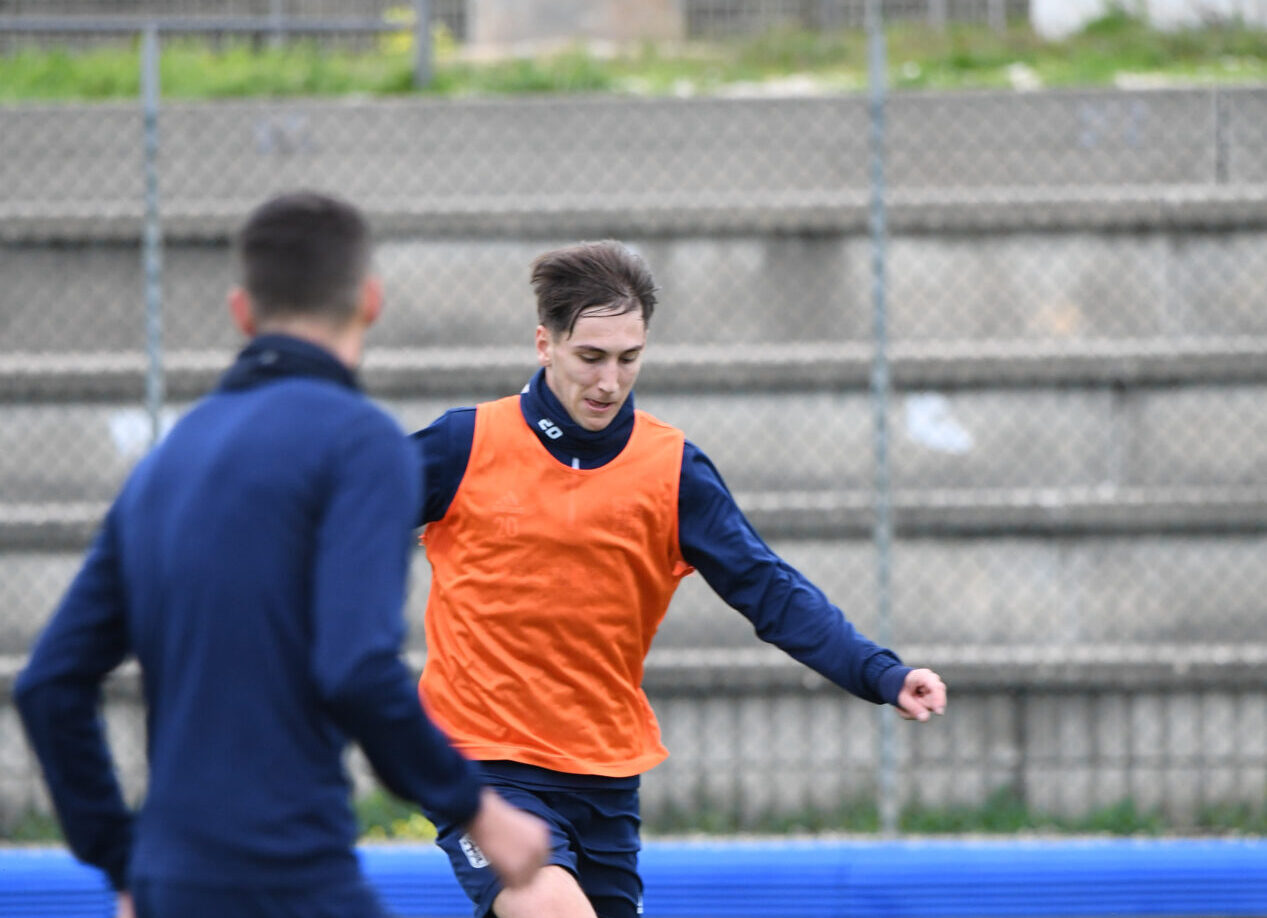 Alberto Lunghi in un allenamento con la Torres (Credits: Alessandro Sanna)