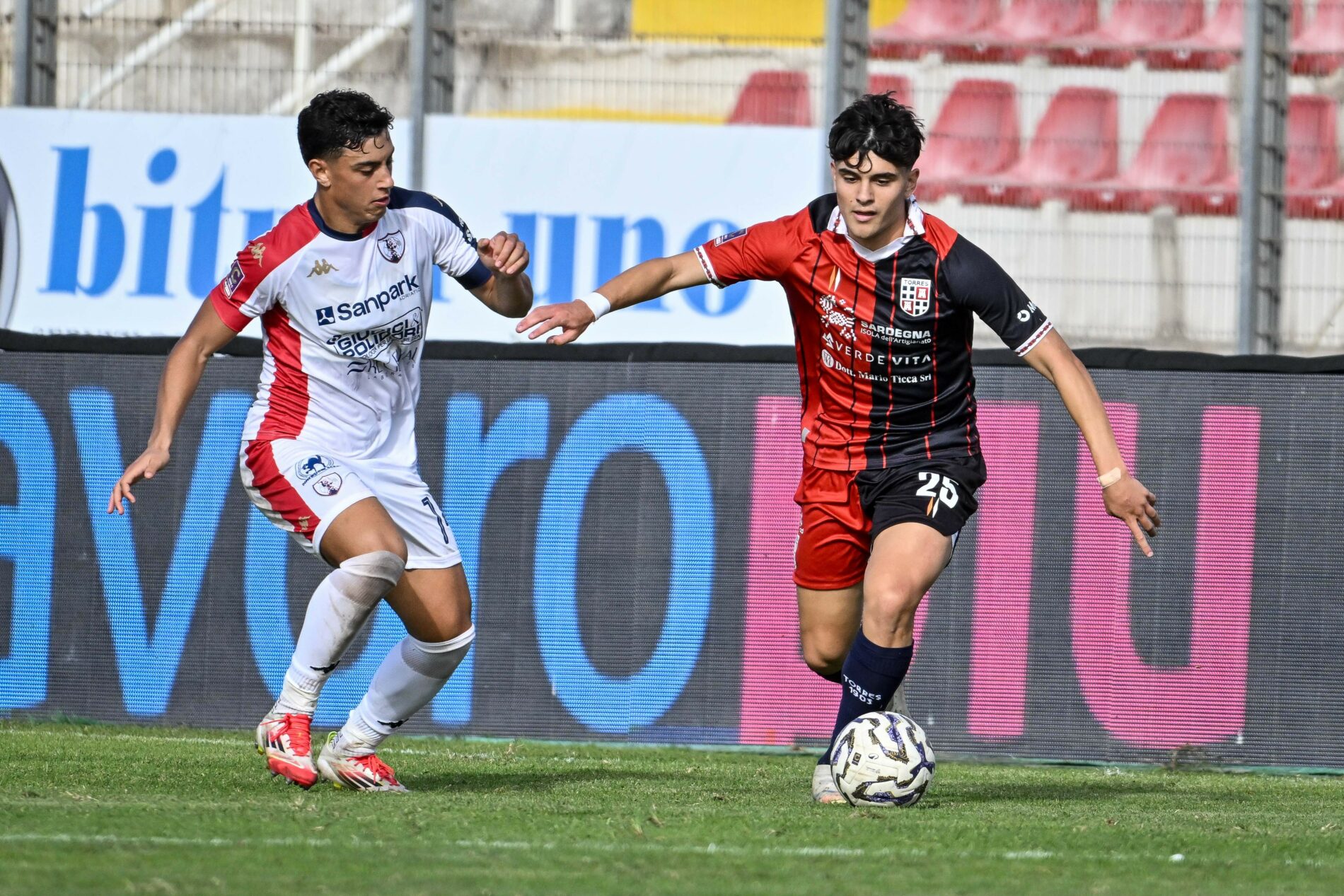 Luca Bonin durante la sfida d'andata contro la Samb