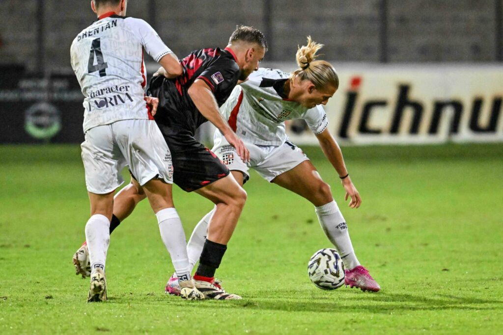 Uno scatto della gara di andata fra Torres e Forlì