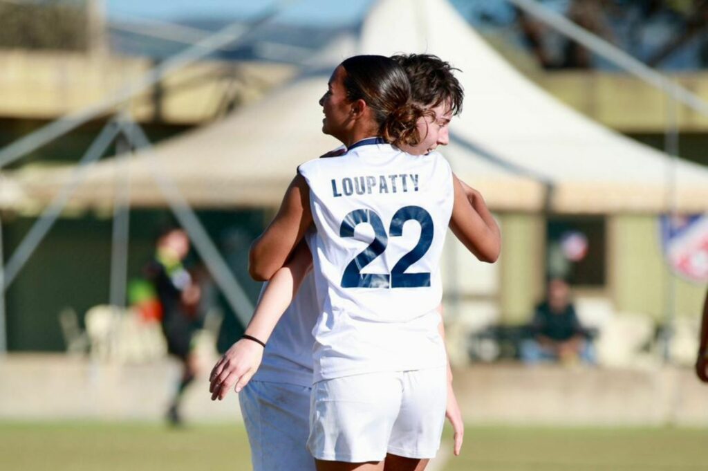 L'esultanza di Loupattij e Picchirallo nel derby contro l'Atletico Uri (Credits: Alessio Mitola)