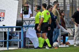 L'arbitro Riccardo Tropiano durante Torres-Sambenedettese della scorsa stagione