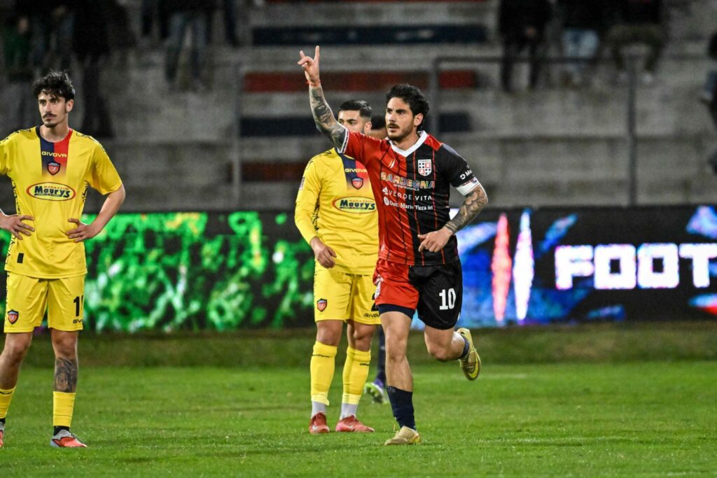 L'esultanza di Giuseppe Mastinu dopo il gol segnato contro il Guidonia