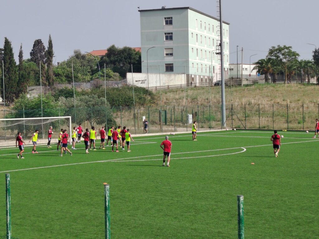 Uno scatto dell'allenamento della Torres del 13 luglio al campo sportivo di Latte Dolce