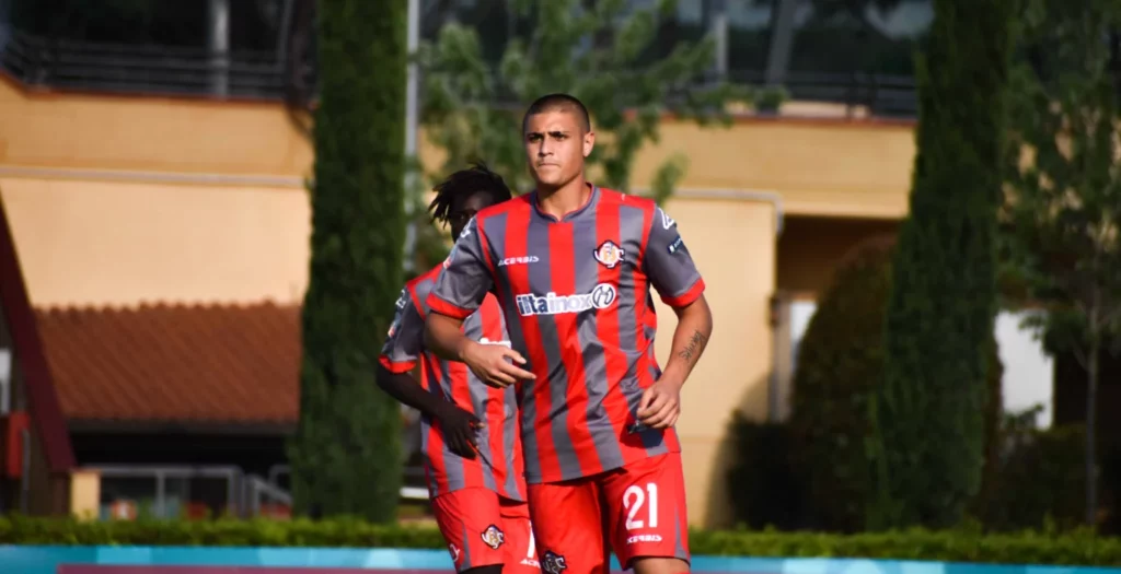Matteo Scaringi con la maglia della Cremonese