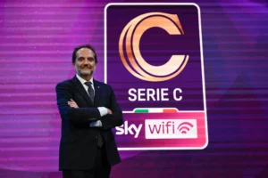 Il presidente della Lega Pro Matteo Marani e il logo della Serie C