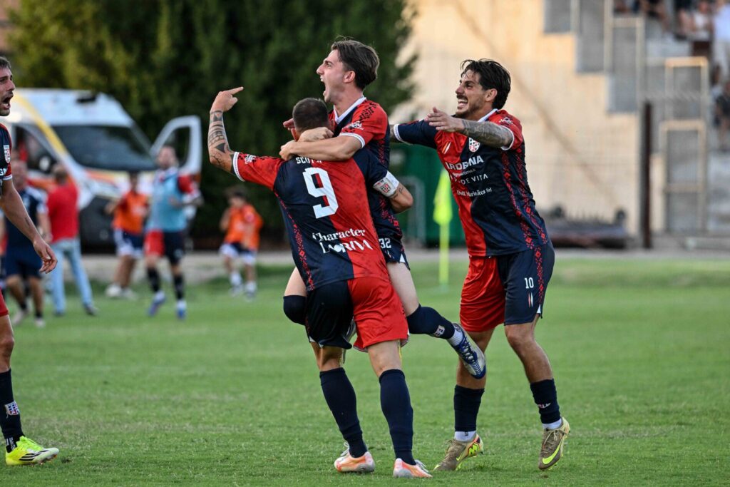 L'esultanza di Michele Carboni dopo il gol contro la Sambenedettese