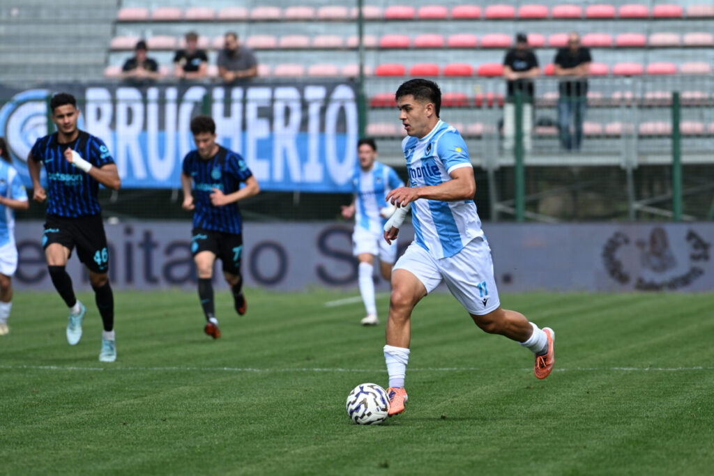 Alessandro Galeandro con la maglia della Giana Erminio