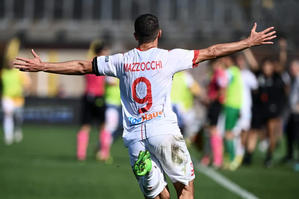 L'esultanza di Mazzocchi dopo il gol per lo Spezia