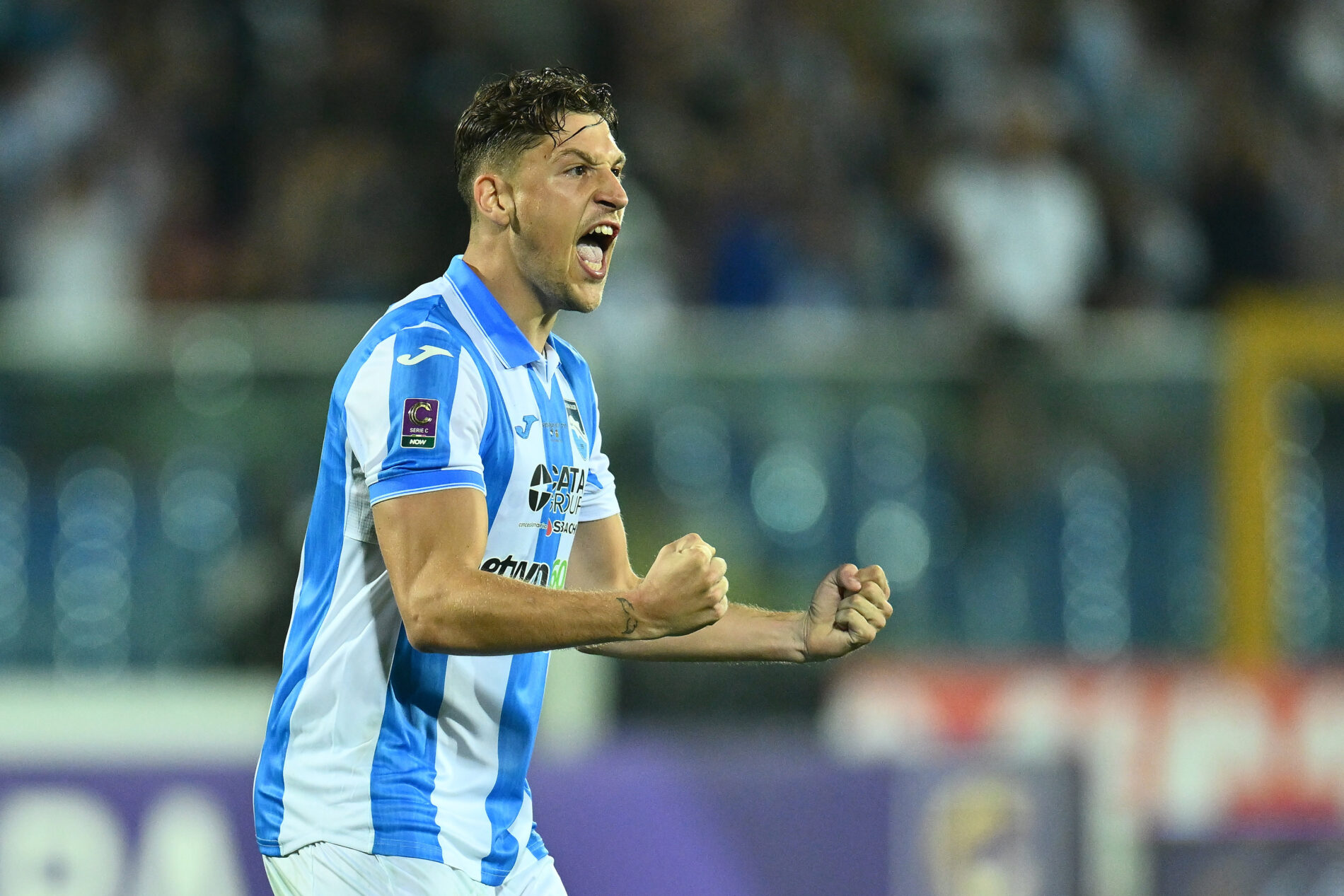 Riccardo Tonin con la maglia del Pescara