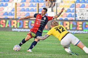 Luigi Scotto nell'azione del gol di Carboni contro la Sambenedettese