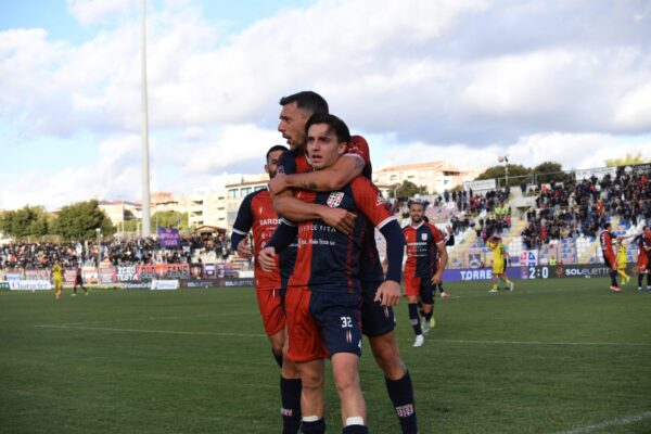 L'esultanza di Michele Carboni dopo il gol (Credits: Torres)
